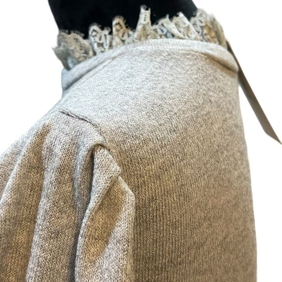 Shabby Chic Grey Keyhole Neck Shirt Sleeve Sweater with Lace Trim. 1 Button sz S - Picture 10 of 16